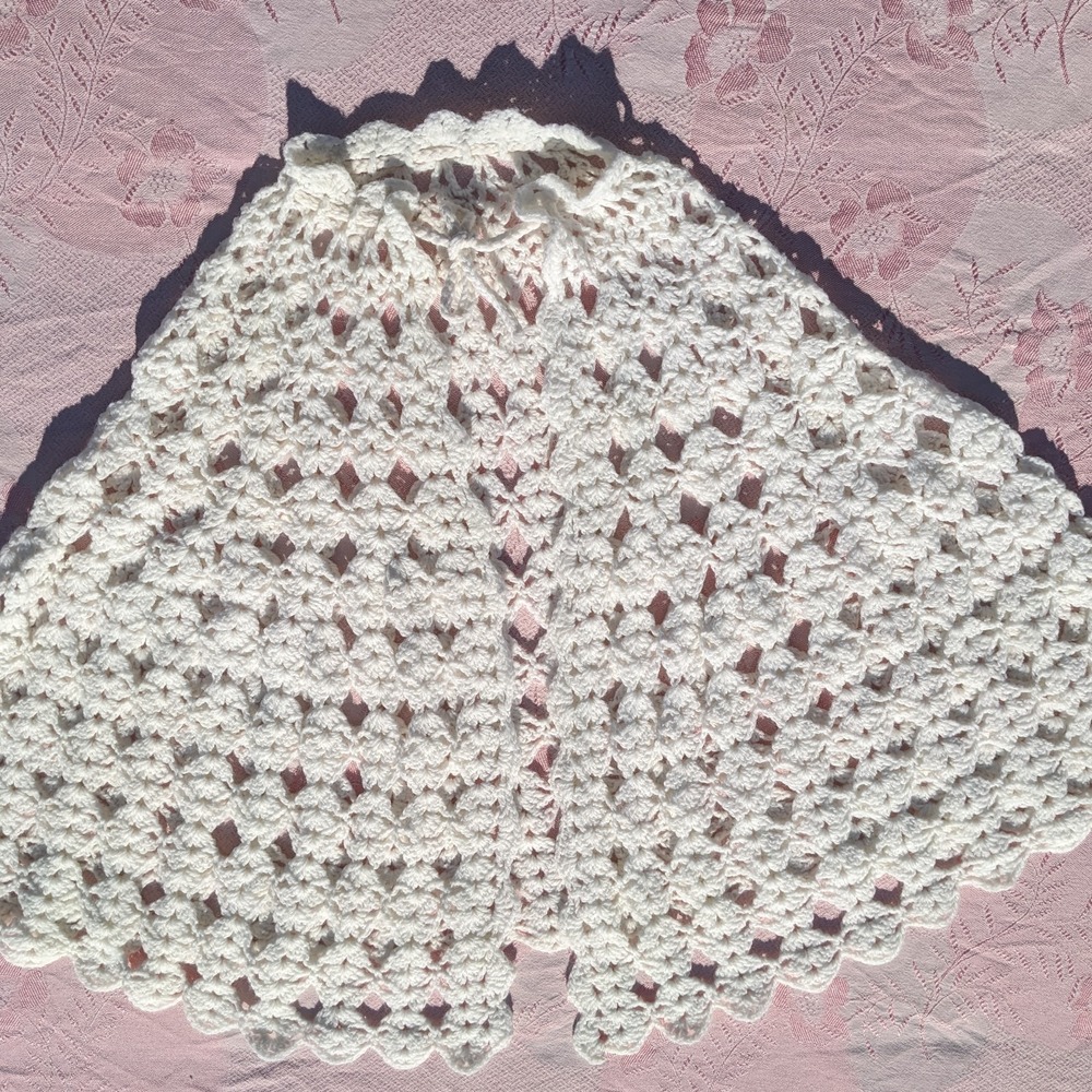 Vintage Handmade Crochet Poncho Cape Women's White Cottage Cardigan Shawl Knit - Picture 3 of 11